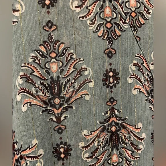 Like new top - Picture 7 of 7